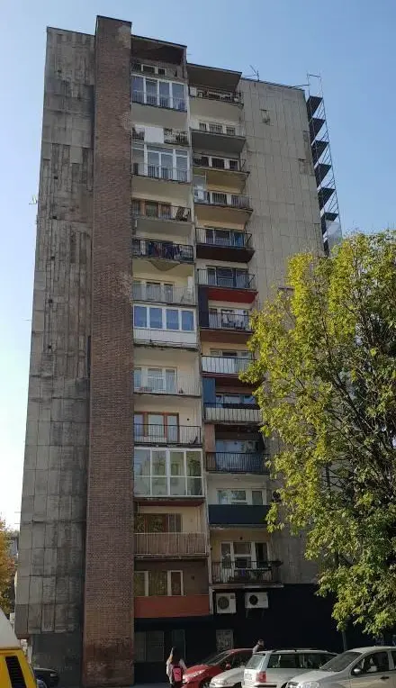 Фасад многоэтажного жилого дома до наружного утепления